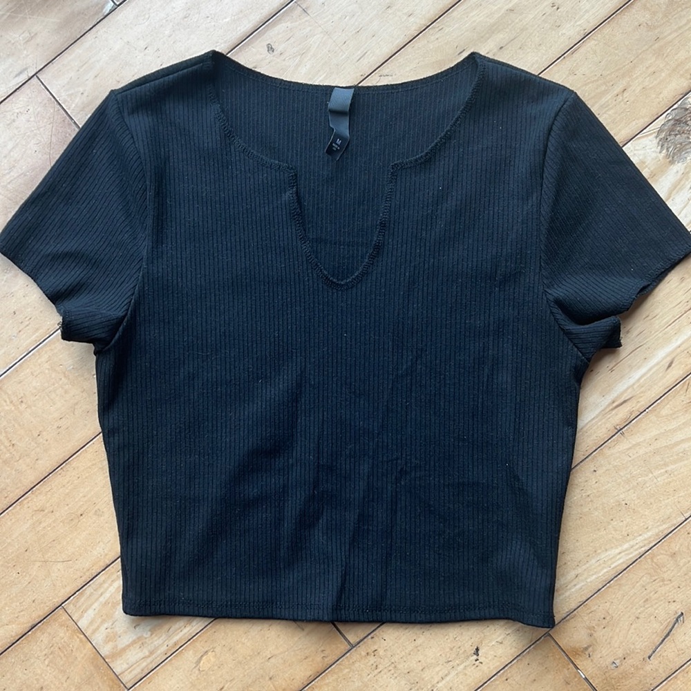 Ribbed black crop top